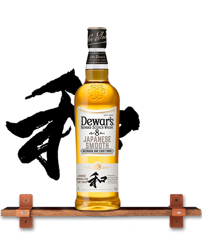 Botella transparente whisky Dewar's Japanese Smooth de 8 años finalizado en barricas de roble mizunara