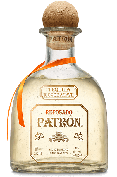 Botella recortada del tequila patron reposado