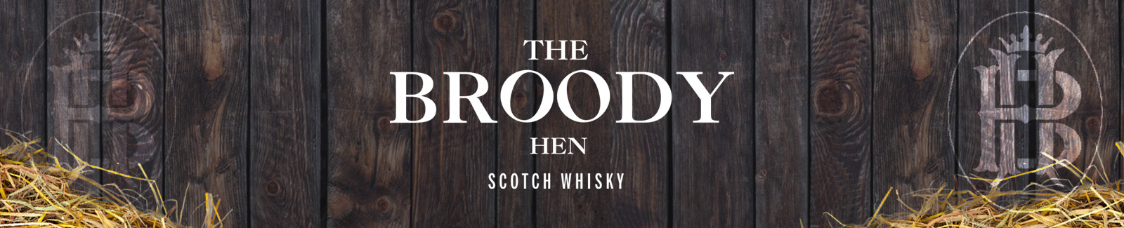 Presentación nuevo whisky escocés The Broody Hen fondo de madera con logo blanco